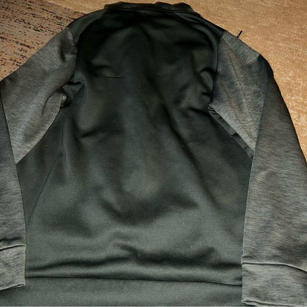 Under Armour sweatshirt 